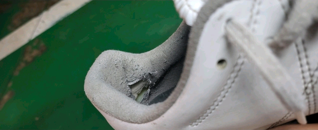 데피니브 축구화 이미지