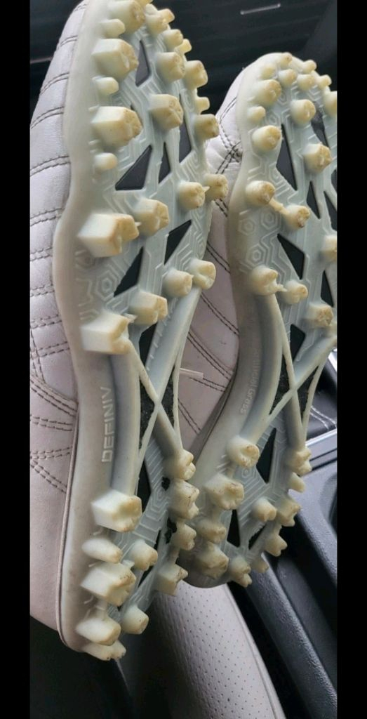 데피니브 축구화 이미지