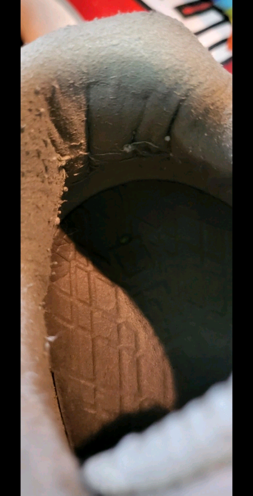 데피니브 축구화 이미지