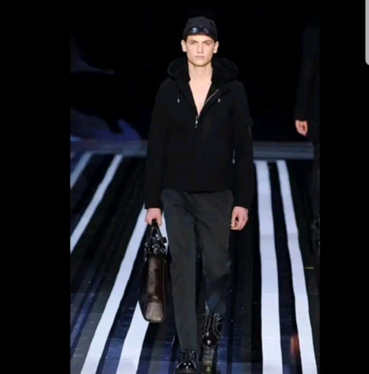 루이비통 컬렉션 남성 가방 정품 퍼렐 한정판 타미증정--8