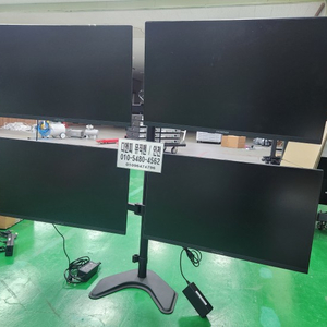크로스오버 24인치 넘사벽 LED모니터 4대 + 스탠드타입 쿼드 거치대