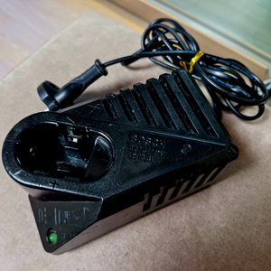 보쉬 18V 배터리 충전기 (AL1411DV)