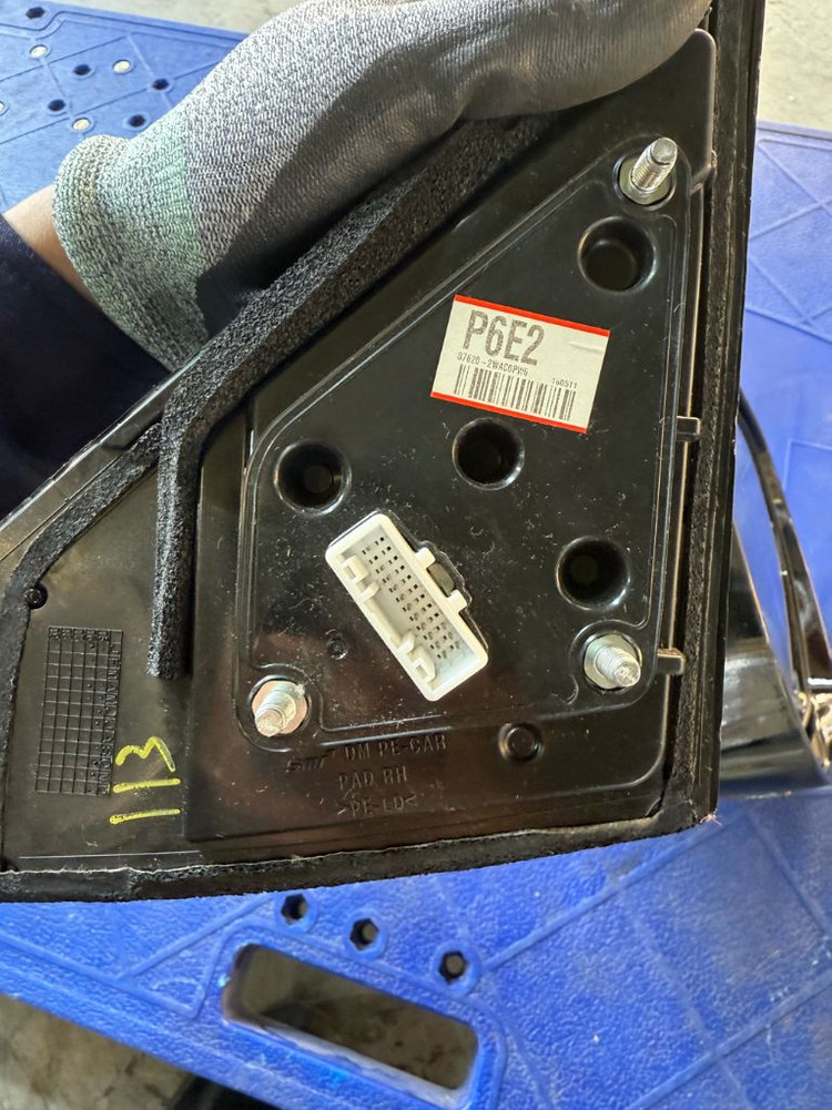 싼타페 DM UM조수석 사이드미러 14핀--4