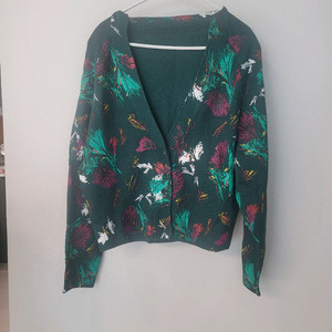 딥그린 패턴 니트 가디건 판매해요