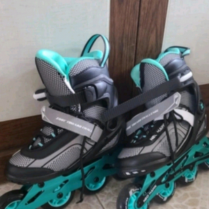 인라인 스케이트 사이즈240 (15분사용) 109,000원에 구매했음.