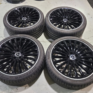벤츠 신형CLS AMG 마차 20인치 순정품휠타이어 한대분 이미지