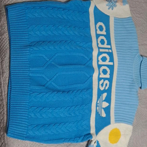 아디다스 터틀넥 니트