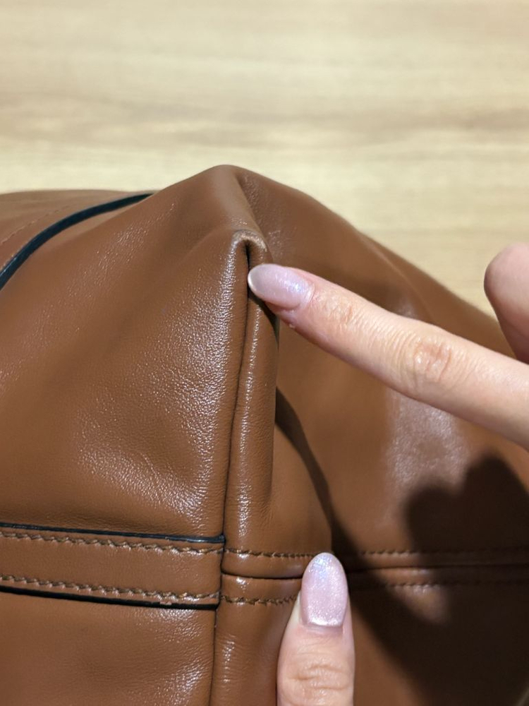 미우미우 레더 서류가방--4