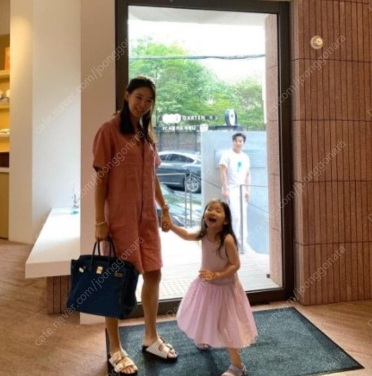 소윰 점프수트 soyoom 이미지