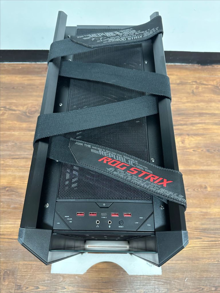 ASUS ROG STRIX HELIOS 케이스 판매합니다.--1