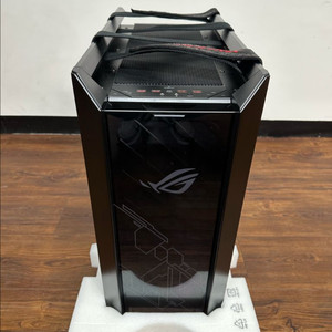 ASUS ROG STRIX HELIOS 케이스 판매합니다.