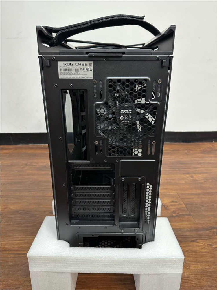 ASUS ROG STRIX HELIOS 케이스 판매합니다.--4