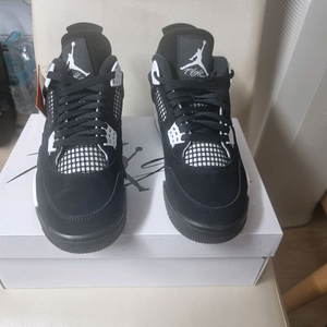 나이키 에어 조던4 레트로 급매 이미지