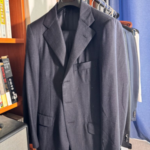 라파엘 카루소 사르토리아 파르마 48 다크네이비