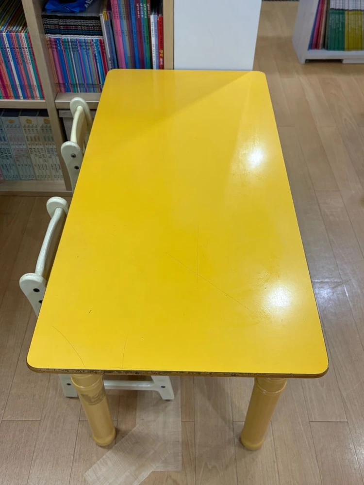 원형 확장형 유아책상 이미지