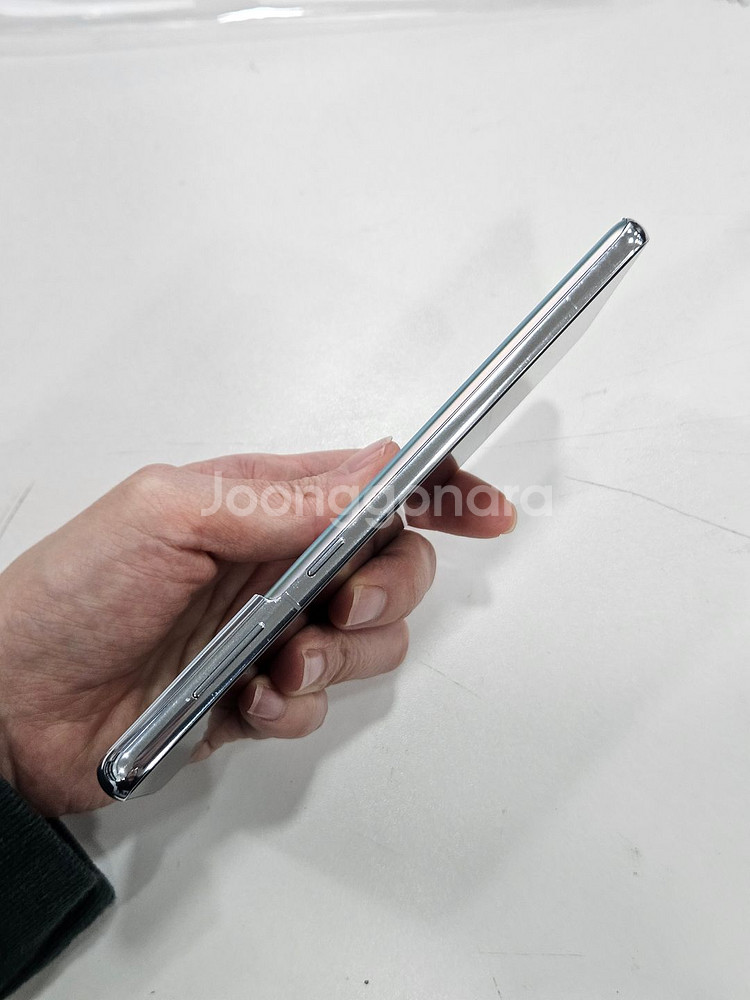 갤럭시S21플러스 실버 판매합니다.--1