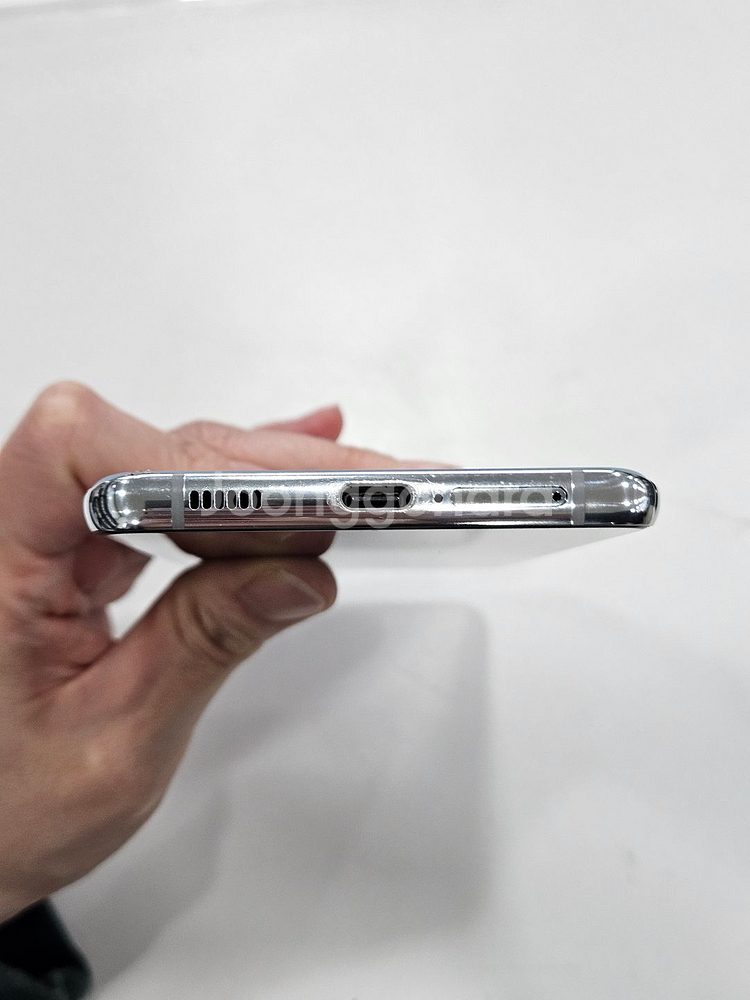 갤럭시S21플러스 실버 판매합니다.--3