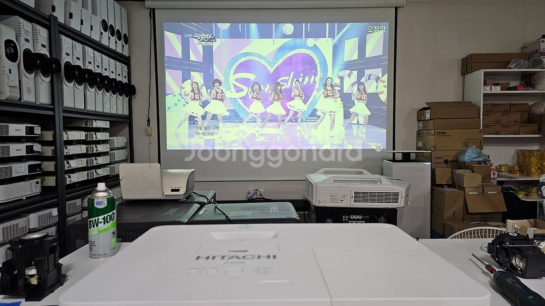 히타치 CP-WU5500 가성비 중고빔프로젝터 회의실용--1