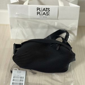 플리츠플리즈 Bias Pleats 웨이스트백 블랙판매합니다.