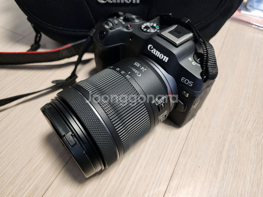 캐논코리아 정품 eos r8 바디와 RF24-105mm f4-7.1 is stm 렌즈 보증남은 a급 제품 판매합니다--3