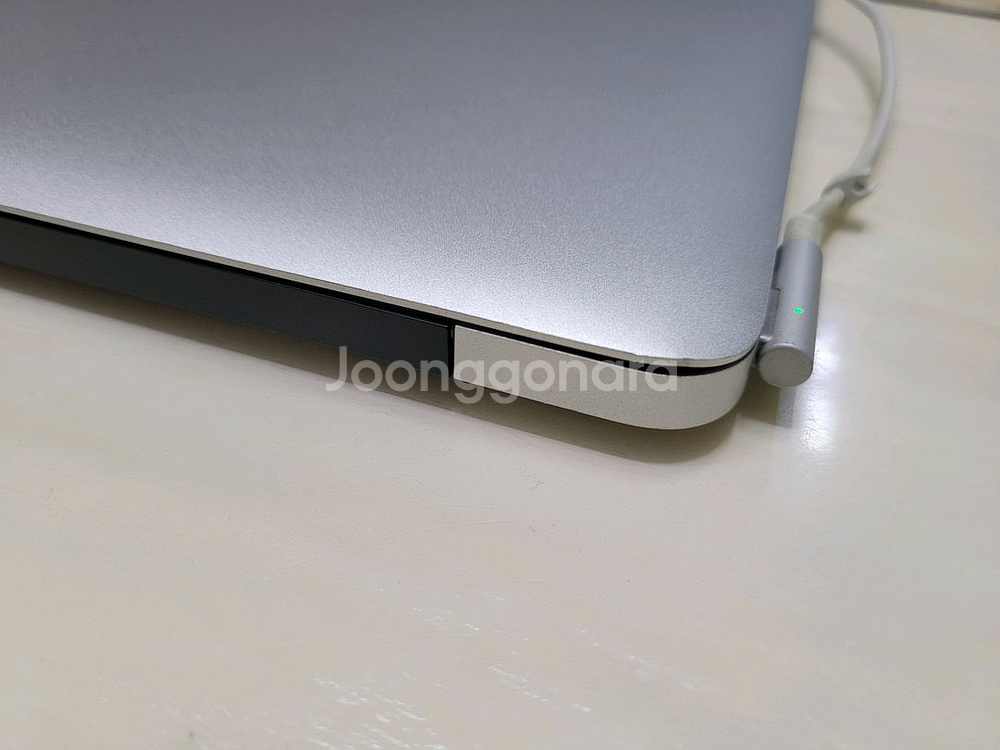 구형 맥북에어 판매합니다. A1369--2