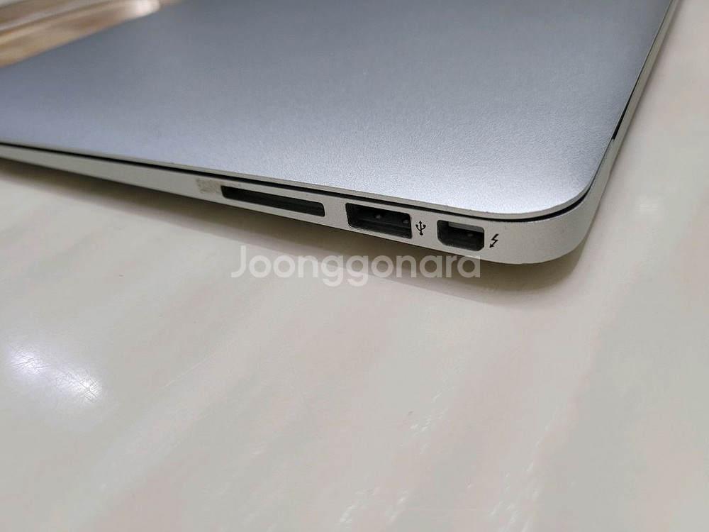 구형 맥북에어 판매합니다. A1369--3