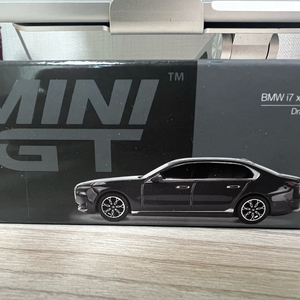 미니지티 BMW i7 xDrive60 다빗 그레이