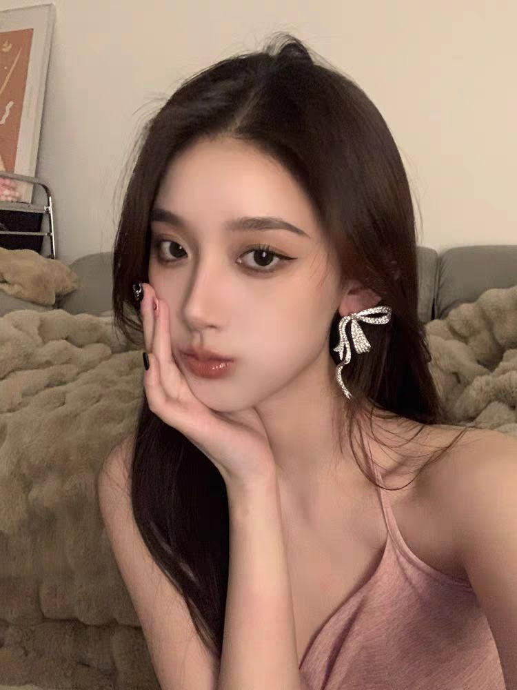 크리스탈 리본 귀걸이 이미지