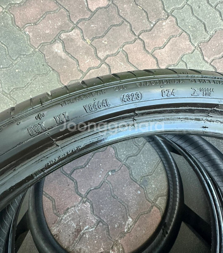 피렐리 P Zero 타이어 2본 판매합니다 285/30/21--2