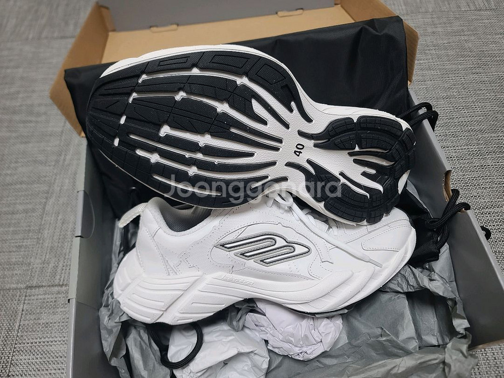 발렌시아가 먼데이스니커즈 화이트 40 새상품--1