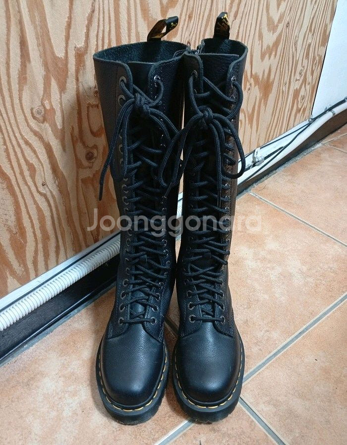 닥터마틴 1B60 롱부츠 20홀--0