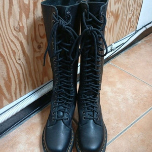 닥터마틴 1B60 롱부츠 20홀