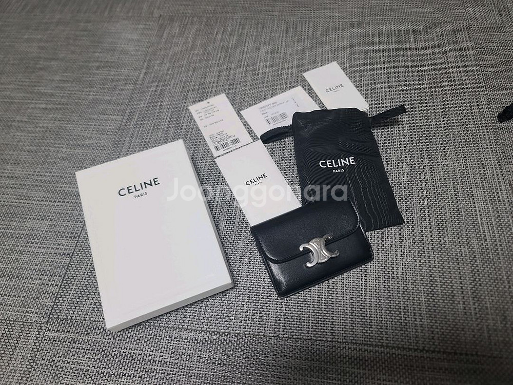 셀린느 트리옹프 플랩 샤이니 카프스킨 카드지갑--0