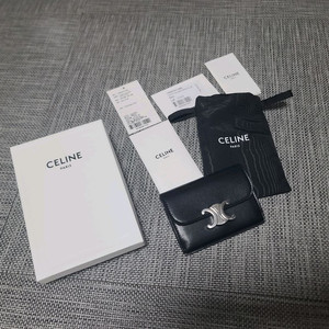 셀린느 트리옹프 플랩 샤이니 카프스킨 카드지갑