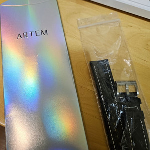 아르템 클래식 세일클로스 스트랩 블랙/화이트 22mm 팝니다