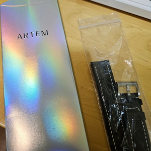 아르템 클래식 세일클로스 스트랩 블랙/화이트 22mm 팝니다