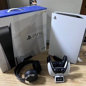 PS5 디스크 에디션(825GB) + 펄스 3D 헤드셋 + 듀얼센스 2개 세트로 판매합니다 이미지