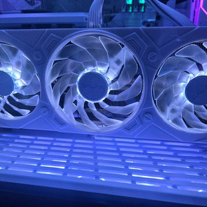 갤럭시 RTX 4070super 그래픽카드 팝니다