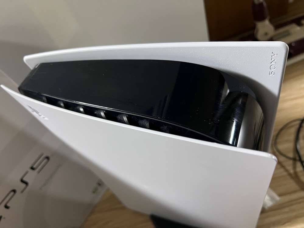 PS5 디스크 에디션(825GB) + 펄스 3D 헤드셋 + 듀얼센스 2개 세트로 판매합니다 이미지