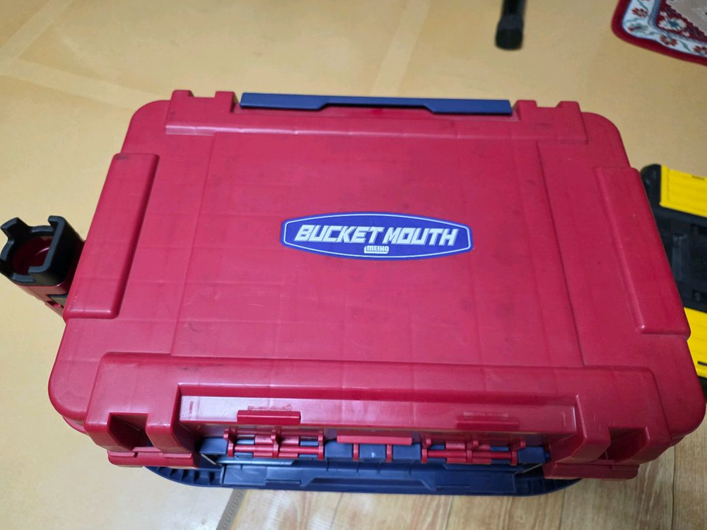 메이호9000팝니다로드거치대포함--1