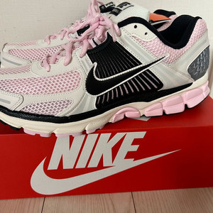 나이키 보메로5 운동화 새상품285