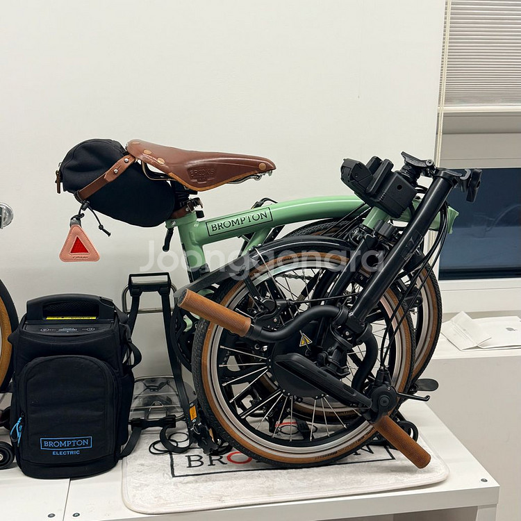 브롬톤 24년 일렉트릭 4단 마차그린 판매--1