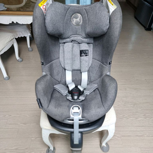 싸이벡스 제로나플러스 카시트