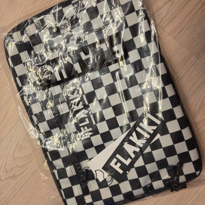 플라키키 체크 패턴 파우치백 FLAKIKI