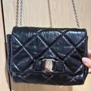 페레가모 퀼팅 체인백