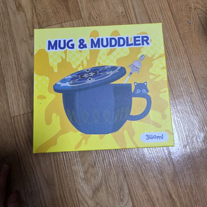 메가커피원신 머그컵.텀블러 미개봉상품 2개한꺼번에 팝니다.