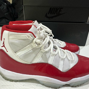 나이키 에어조던 11 레드/화이트 바시티레드 285