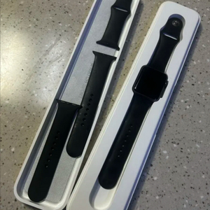 애플워치 se1 스페이스 그레이알루미늄 케이스 44mm 블랙 판매합니다.