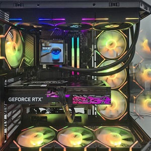 AMD 9800X3D // 갤럭시RTX5080 // 2TB // 32g 고사양 게이밍 어항PC