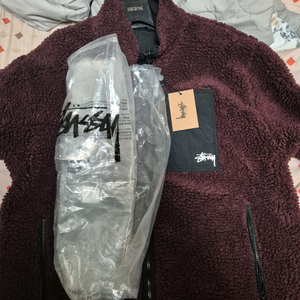 (새상품) 스투시 쉐르파 리버시블 자켓 버건디 색상 XL